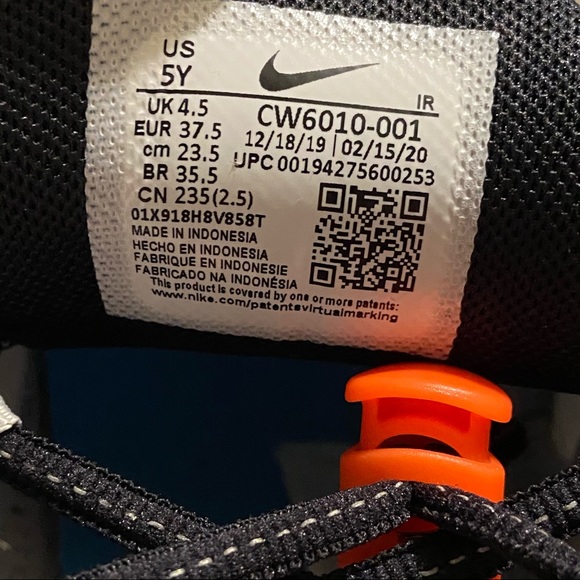 Nike Air Max Plus GS Sky Nike Silver Shoes Size: 5Y / 6.5W - Picture 7 of 10